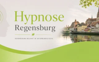 Hypnose Regensburg – modernes Banner mit Blick auf die Regensburger Altstadt in beruhigenden Grün- und Grautönen